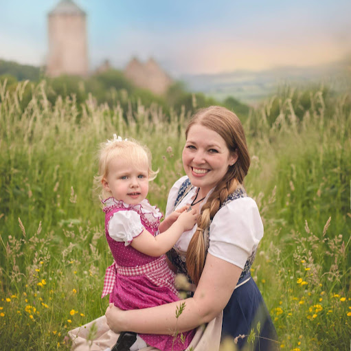 Angela Petersen Photo 21