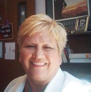 Sally Lewis Photo 31