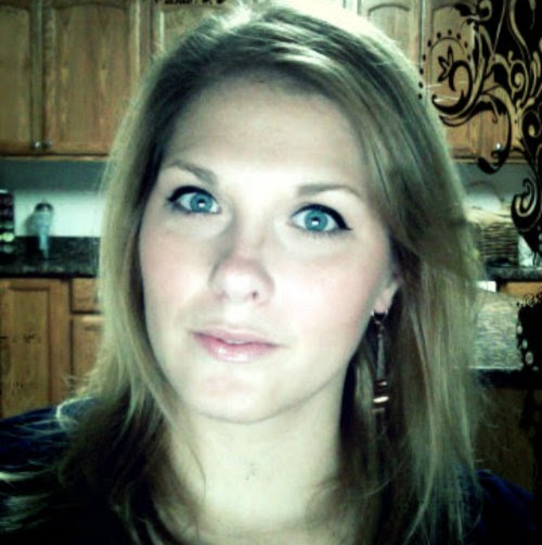 Holly Woods Photo 17