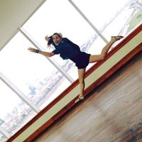 Caroline Carmichael Photo 9