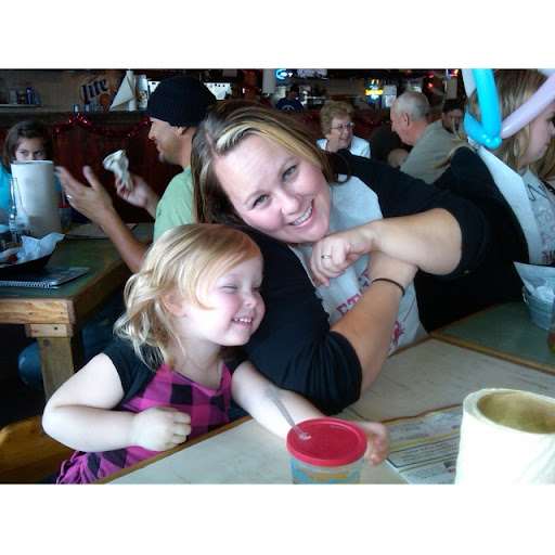 Melissa Ayres Photo 16