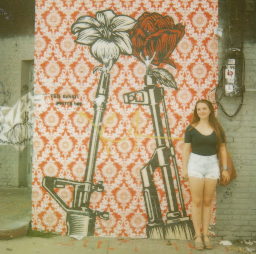Caroline Mills Photo 17
