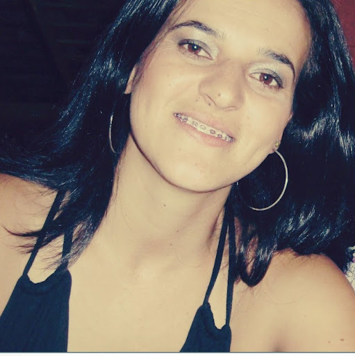 Debora Amaral Photo 14