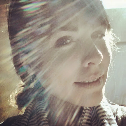 Julie Everett Photo 16