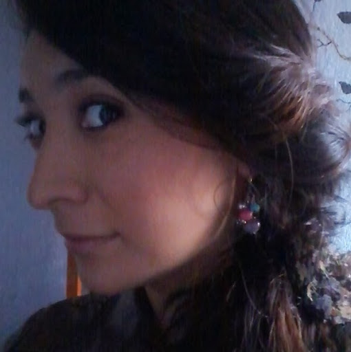 Stephanie Hernandez Photo 14