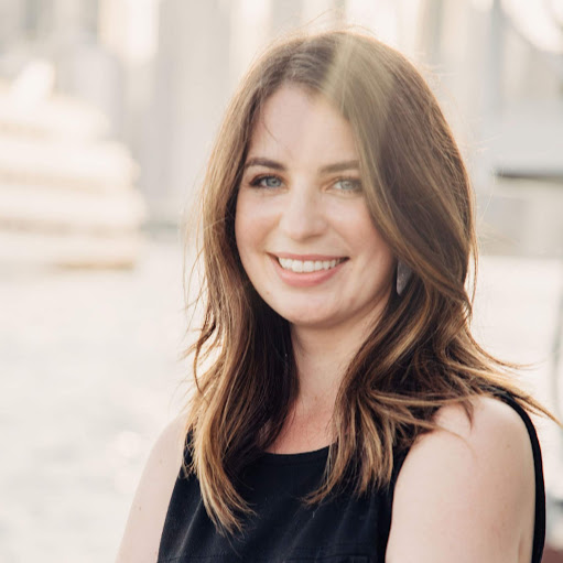 Julia Hogan Photo 11