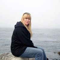 Elizabeth Harmon Photo 33