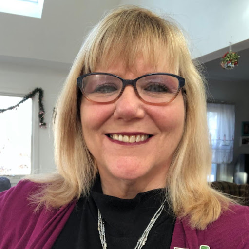 Julie Reardon Photo 7