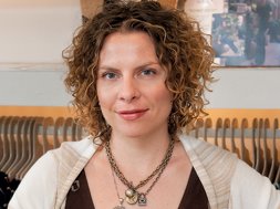 Sarah Messenger Photo 3