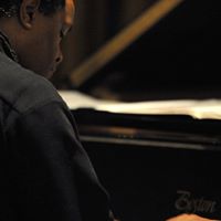 Aaron Graves Photo 33