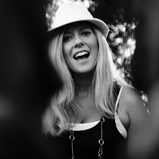 Jennifer Simon Photo 24