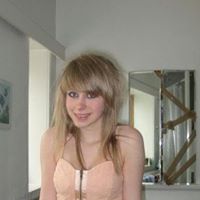 Julie Vang Photo 13