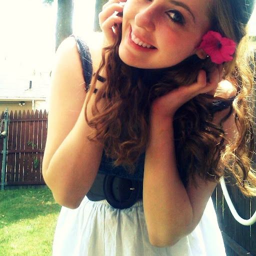 Kellie Holland Photo 3