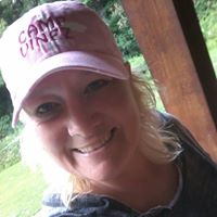 Lori Davis Photo 20
