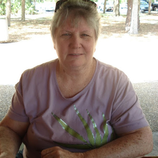 Roberta Lewis Photo 28