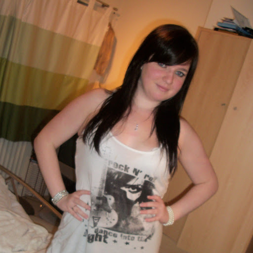 Jennifer Hibbert Photo 7