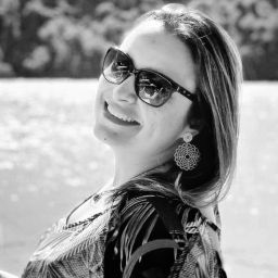 Aline Alvarenga Photo 14