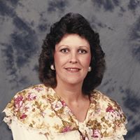 Carolyn Robbins Photo 14