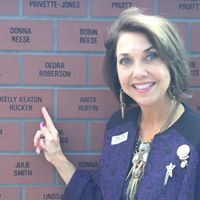Kelly Rucker Photo 24