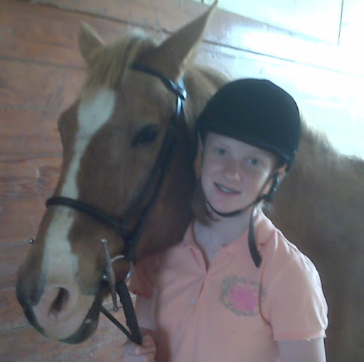 Emilee Harvey Photo 7