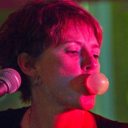 Julie Major Photo 15