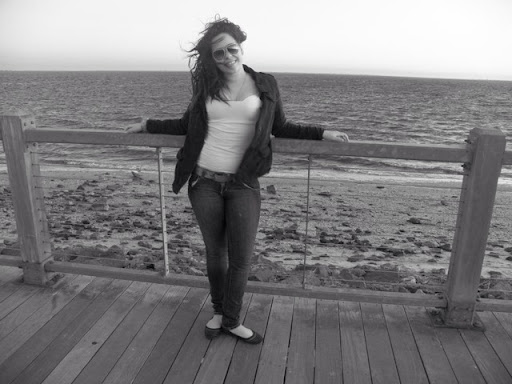 Elizabeth Duran Photo 19