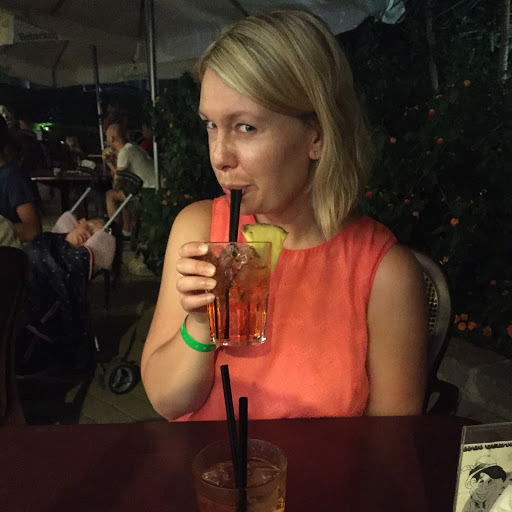 Laura Clarkson Photo 5