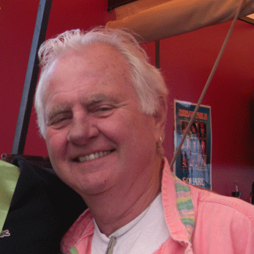 Robert Dietz Photo 48