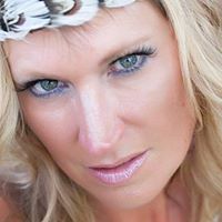 Lynne Evans Photo 34
