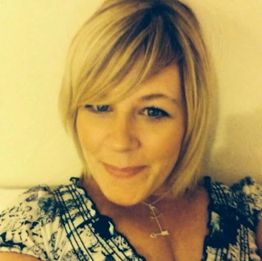 Michelle Davies Photo 42