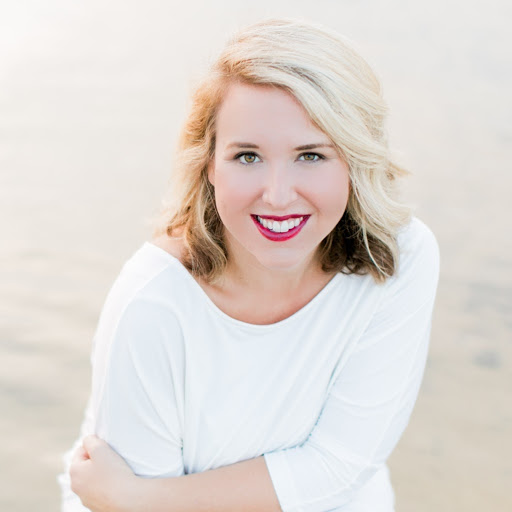 Laura Moore Photo 46