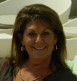 Angela Lewis Photo 6