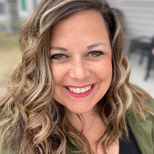 Kelli Hansen Photo 10