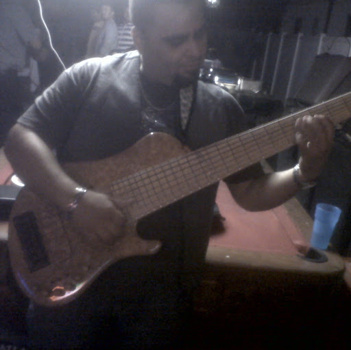 Abraham Vazquez Photo 9