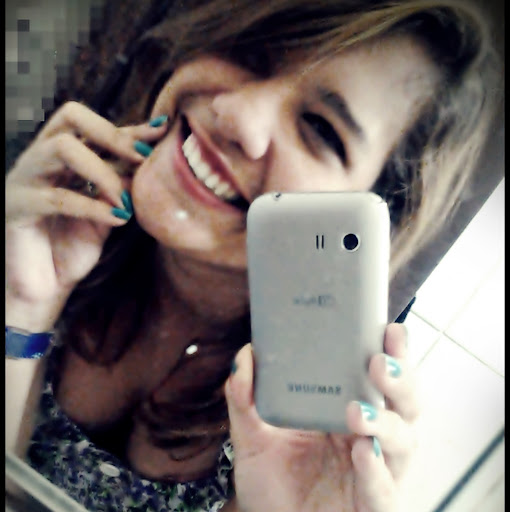 Jennifer Silveira Photo 9