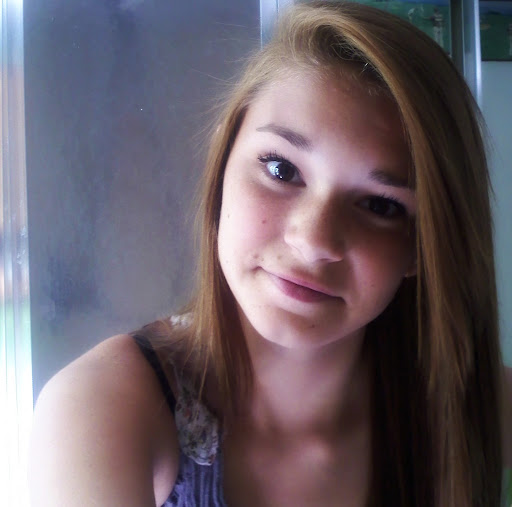 Kelly Larson Photo 41