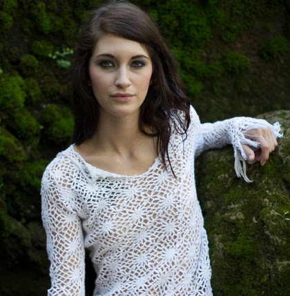 Julia Bernal Photo 9