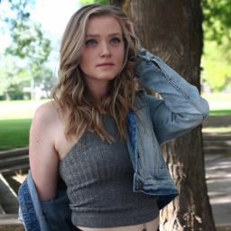 Katie Summers Photo 13