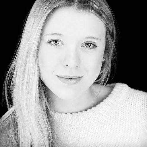 Alexandra Stevens Photo 32