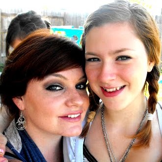Stephanie Hernandez Photo 14