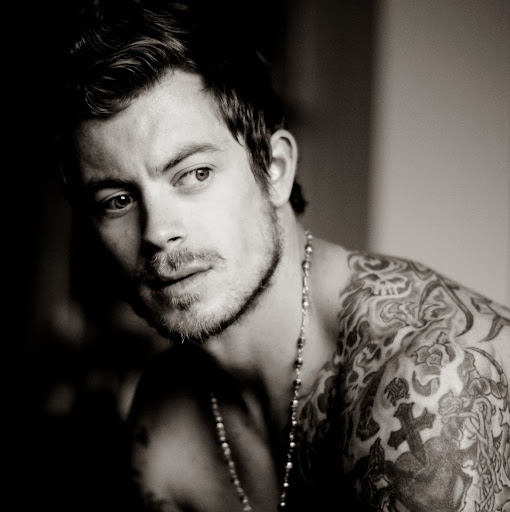 Derek Nicholas Photo 15