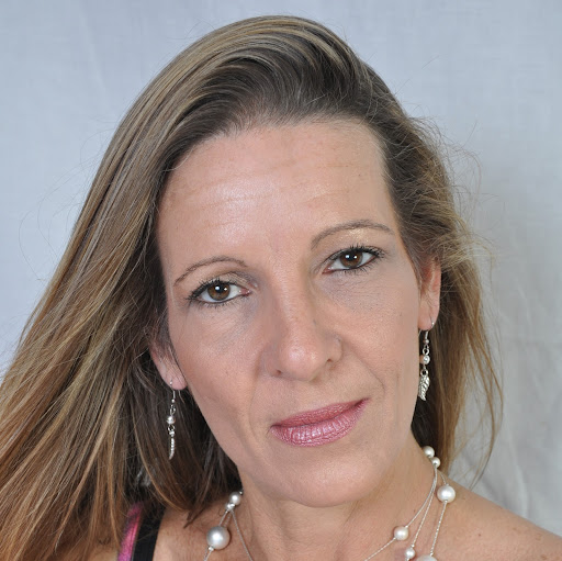 Belinda Baker Photo 37