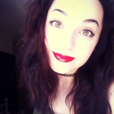 Olivia Roberts Photo 9