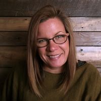 Julia Gardner Photo 17