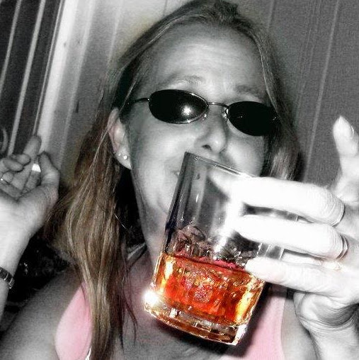 Elaine Jones Photo 28