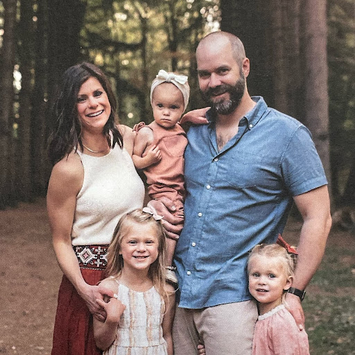 April Jennings Photo 16