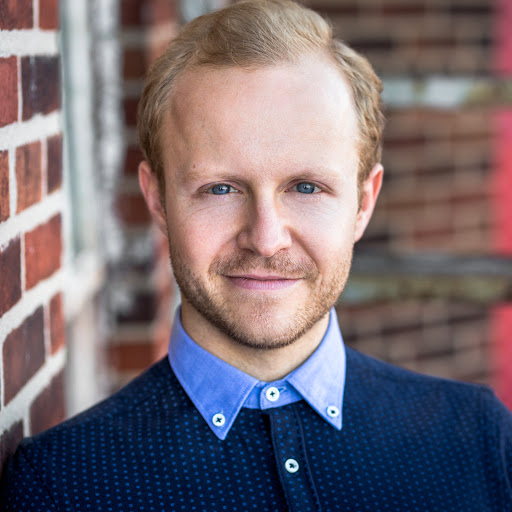 Barrett Davis Photo 18