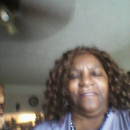 Linda Small Photo 18
