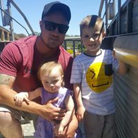 Leigh Robbins Photo 27