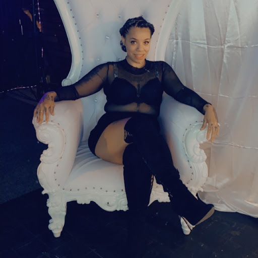 Amanda Ivey Photo 15